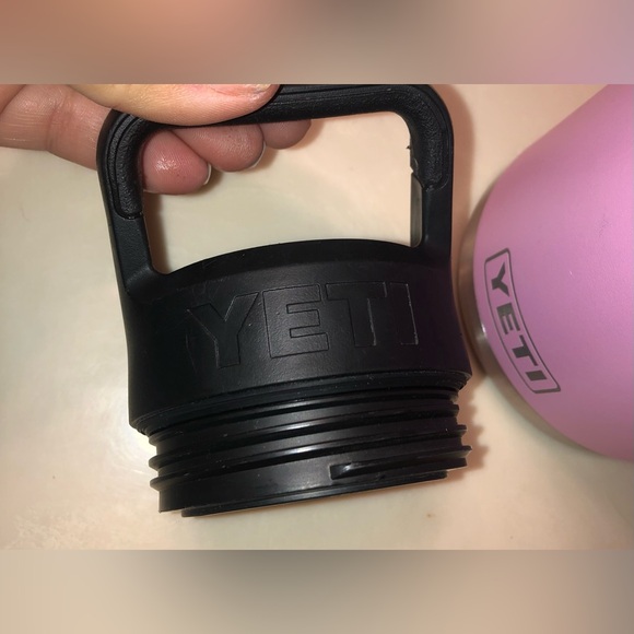 YETI 46oz limited edition color Power Pink Chug Rambler with extra Straw Lid - Picture 6 of 15